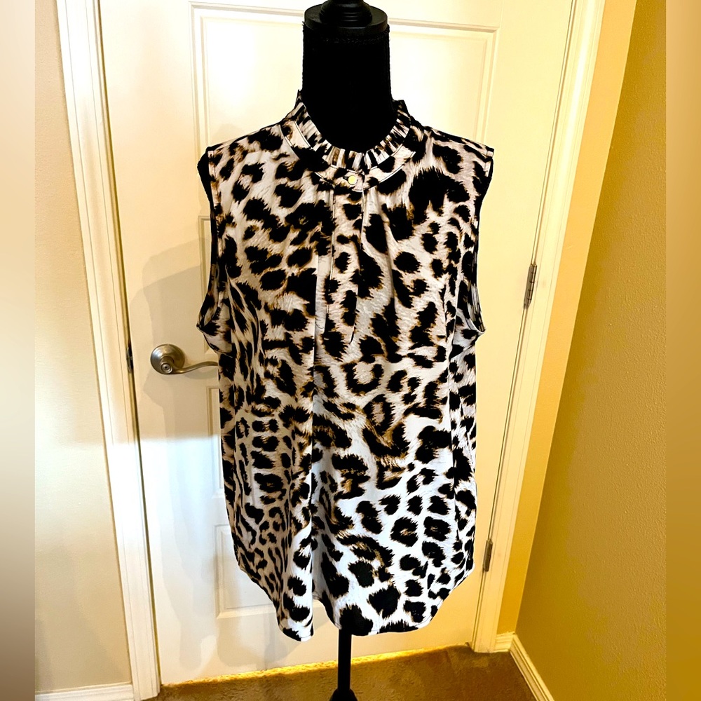 Sleeveless cheetah print shirt with silver button detail
